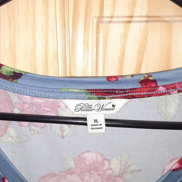 The Poineer Woman teal rose knit shirt size XL - Picture 3 of 3